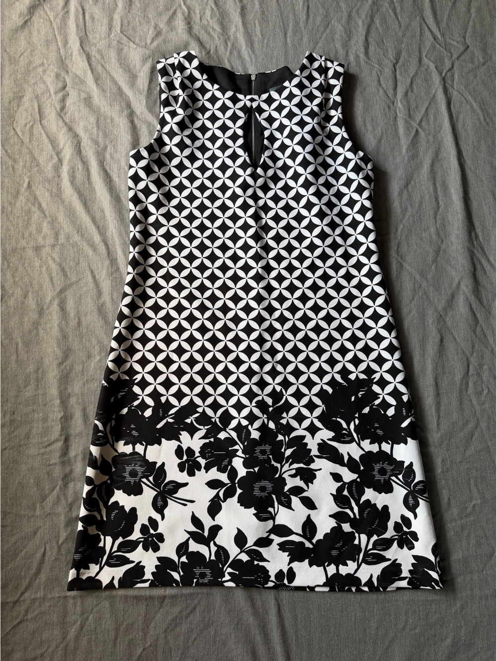 Gabby Skye Dress Black & White Keyhole Neck Floral Hem Size 10
